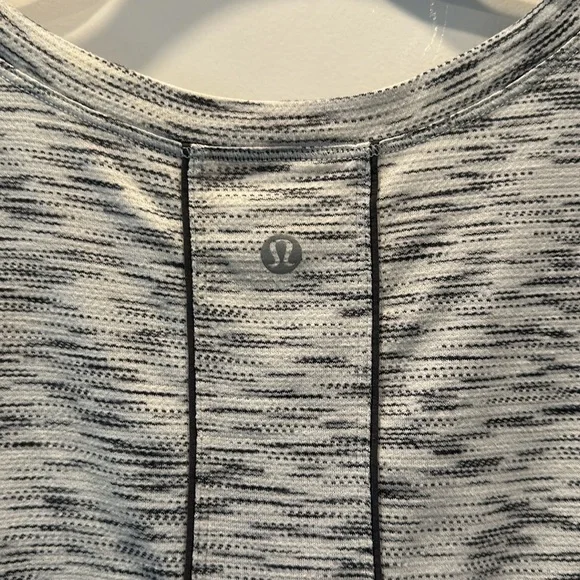 Lululemon 🍋 White & Grey Top - Picture 4 of 4